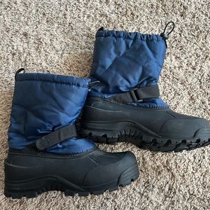 3M Thinsulate boys size 7 boots